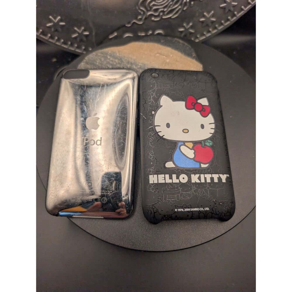 Apple iPod Touch 8GB – Turns On – With Hello Kitty Case
